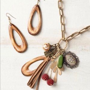 Plunder Posse Necklace & earrings set